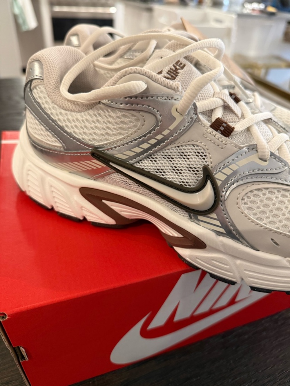 Nike Women’s v5 RNR sneakers - Picture 3 of 6
